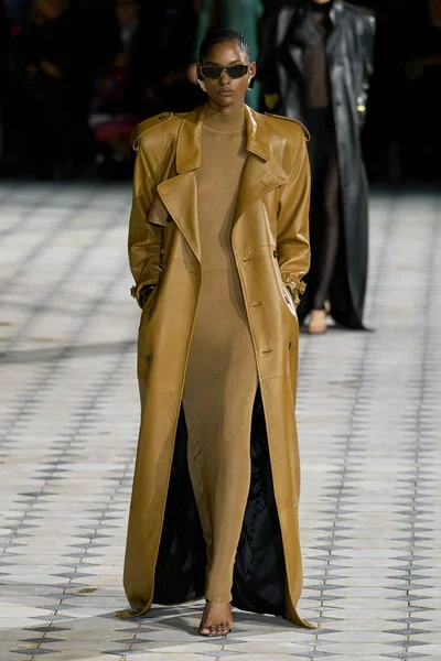 Look 3